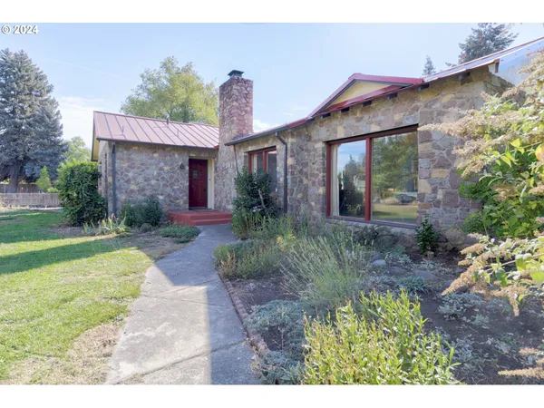 $679,000 | 547 Oakdale Drive, Medford, OR 97501