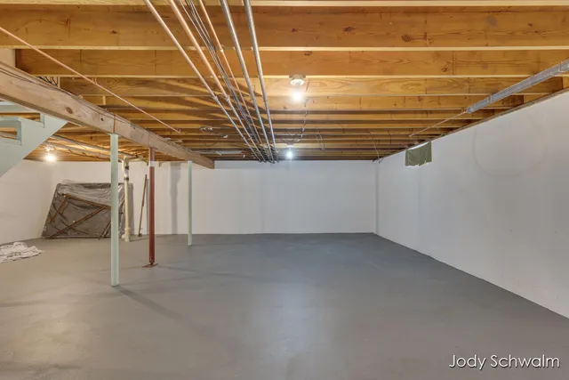 $165,000 | 3364 Chestnut Avenue Southwest, Grandville, MI 49418