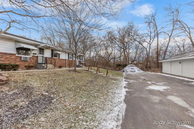 $165,000 | 3364 Chestnut Avenue Southwest, Grandville, MI 49418