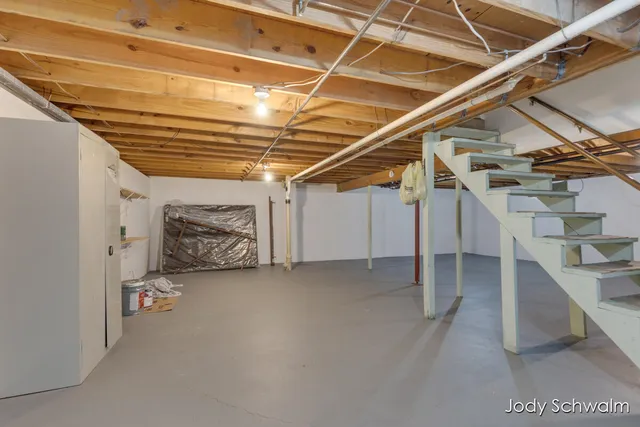 $165,000 | 3364 Chestnut Avenue Southwest, Grandville, MI 49418