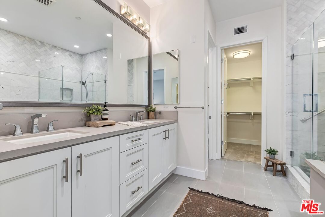 12771 Shell Place, Unit 2 Los Angeles, CA 90094 - Photo 25 of 39 a spacious bathroom with a double vanity sink mirror and double