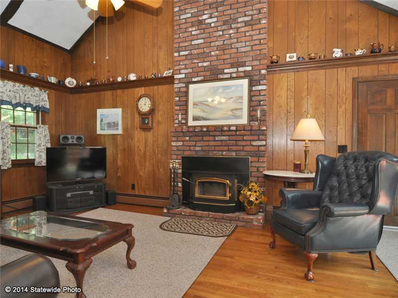 87 Betty Pond Road Scituate, RI 02831 - Photo 5 of 25 Den/Family/Great Room.