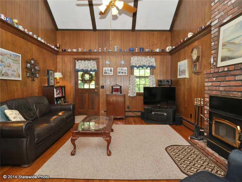 87 Betty Pond Road Scituate, RI 02831 - Photo 6 of 25 Den/Family/Great Room.