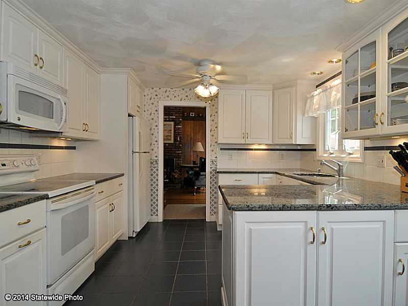 87 Betty Pond Road Scituate, RI 02831 - Photo 7 of 25 Kitchen.