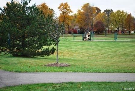 35998 Charter Crest Road Farmington, MI 48335 - Photo 14 of 15 Commons