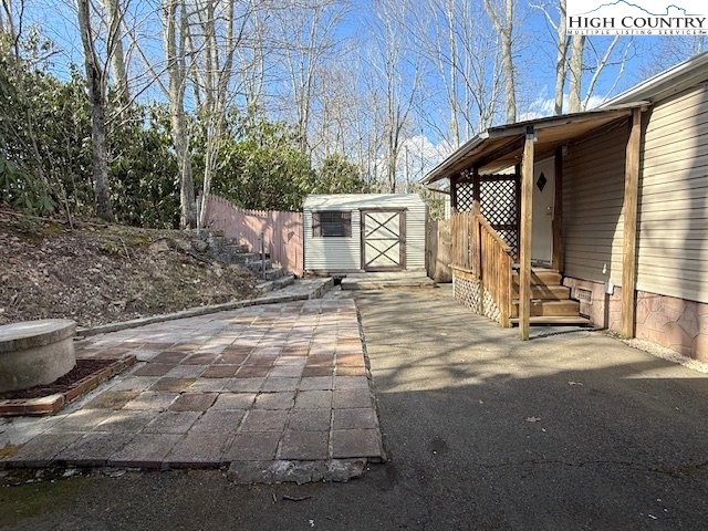 68 Rhoneys View Road Newland, NC 28657 - Photo 9 of 37 a backyard of a house with table and chairs