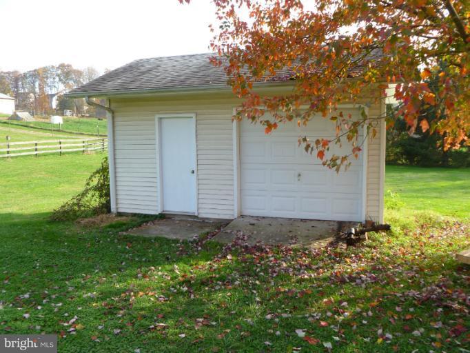 20798 Gleedsville Road Leesburg, VA 20175 - Photo 22 of 28 Exterior (Rear)