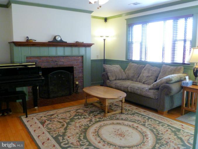 20798 Gleedsville Road Leesburg, VA 20175 - Photo 7 of 28 Living Room
