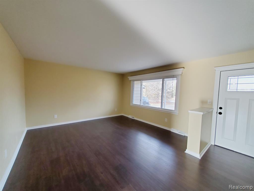 1121 West Cook Road Grand Blanc, MI 48439 - Photo 20 of 47