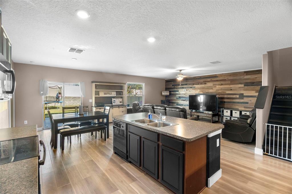 6601 Rainbow Springs Lane New Port Richey, FL 34653 - Photo 3 of 46