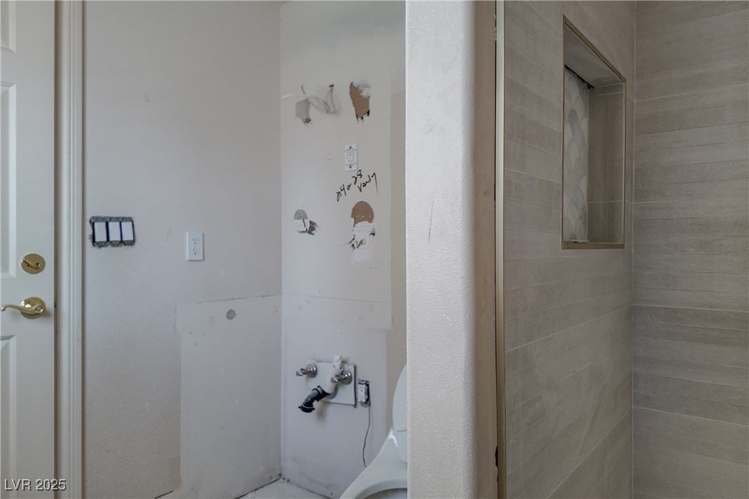 3840 South Topaz Road Las Vegas, NV 89121 - Photo 33 of 89 Bathroom with toilet