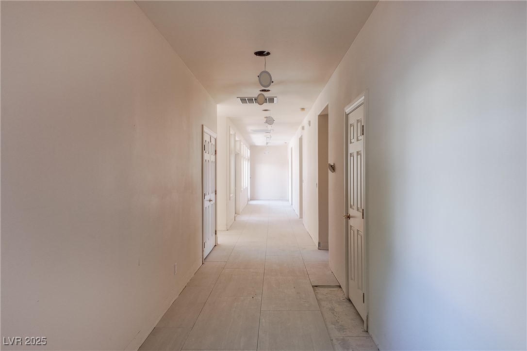 3840 South Topaz Road Las Vegas, NV 89121 - Photo 42 of 89 View of hallway
