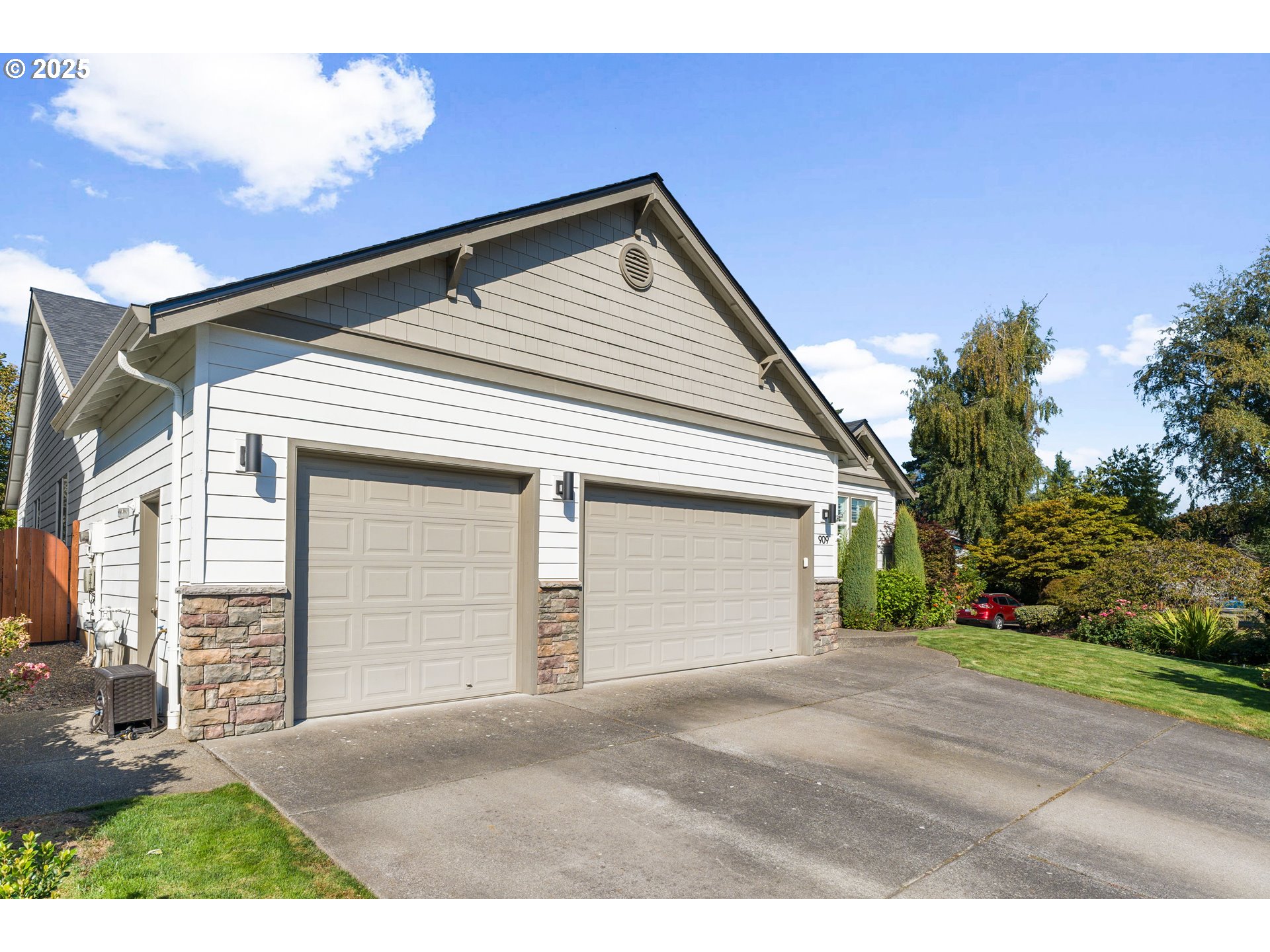 909 Northwest 22nd Avenue Camas, WA 98607 - Photo 3 of 35