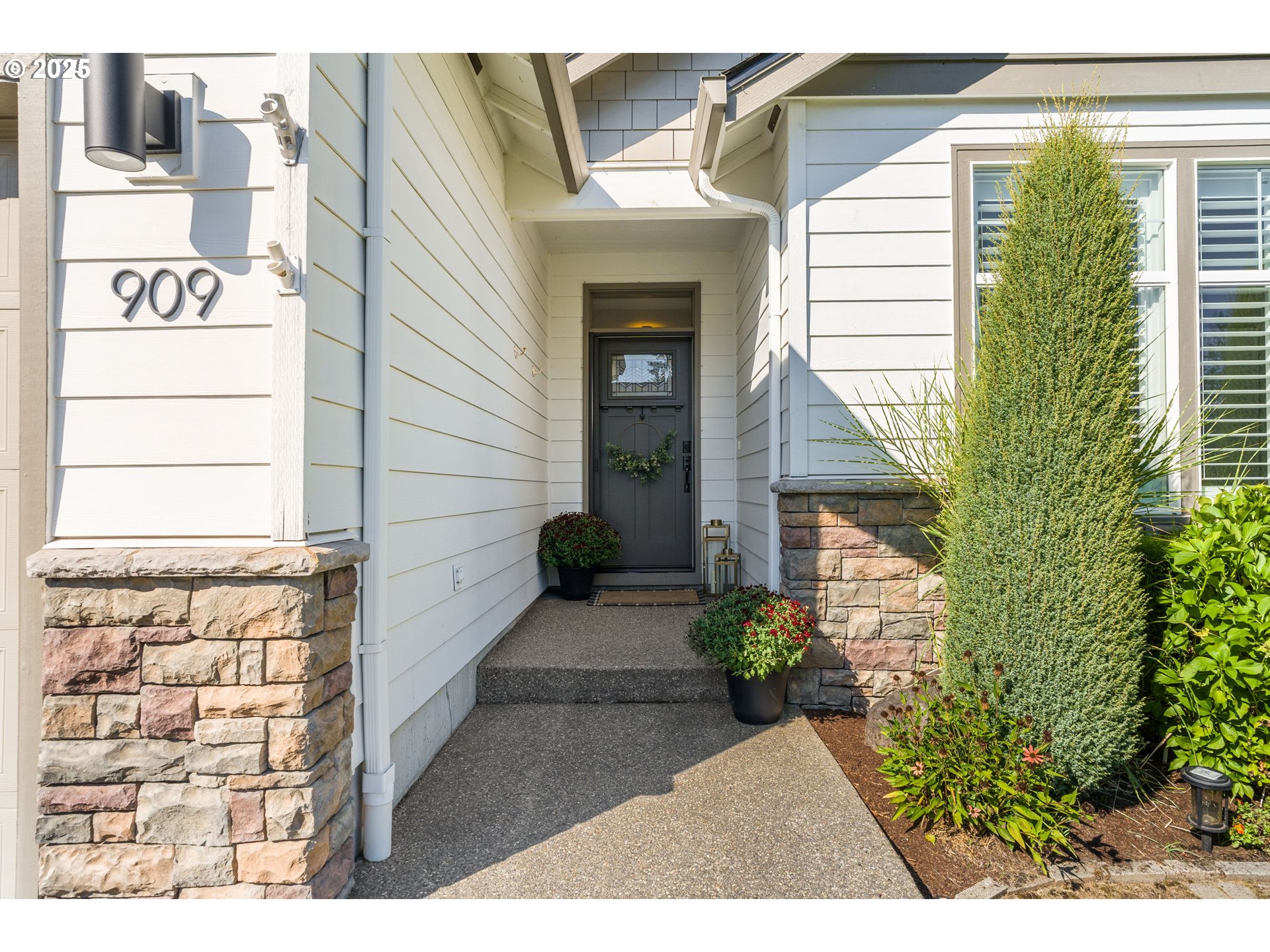 909 Northwest 22nd Avenue Camas, WA 98607 - Photo 4 of 35