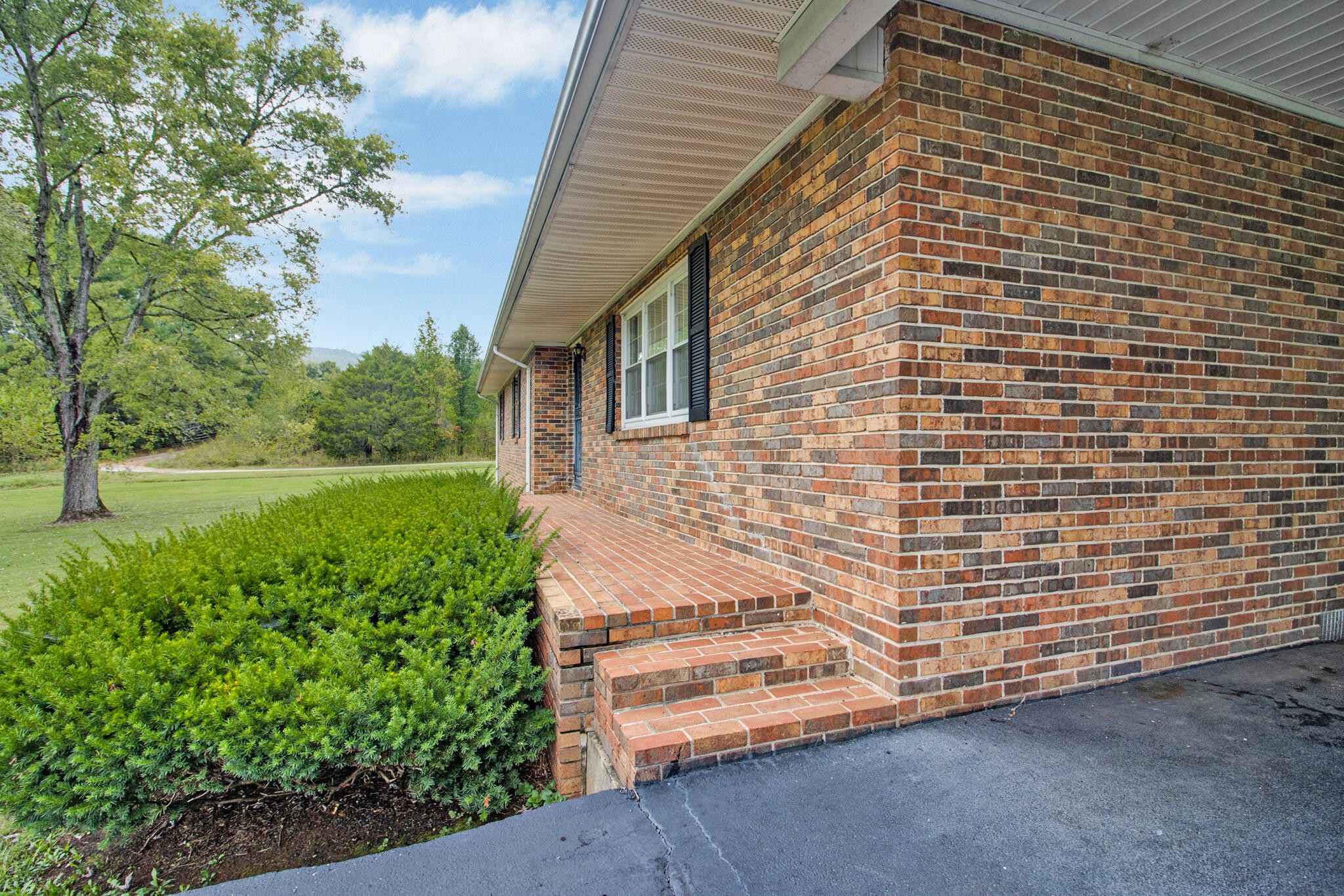 1228 Sequatchie Road Pikeville, TN 37367 - Photo 2 of 27 Gallery Image 2