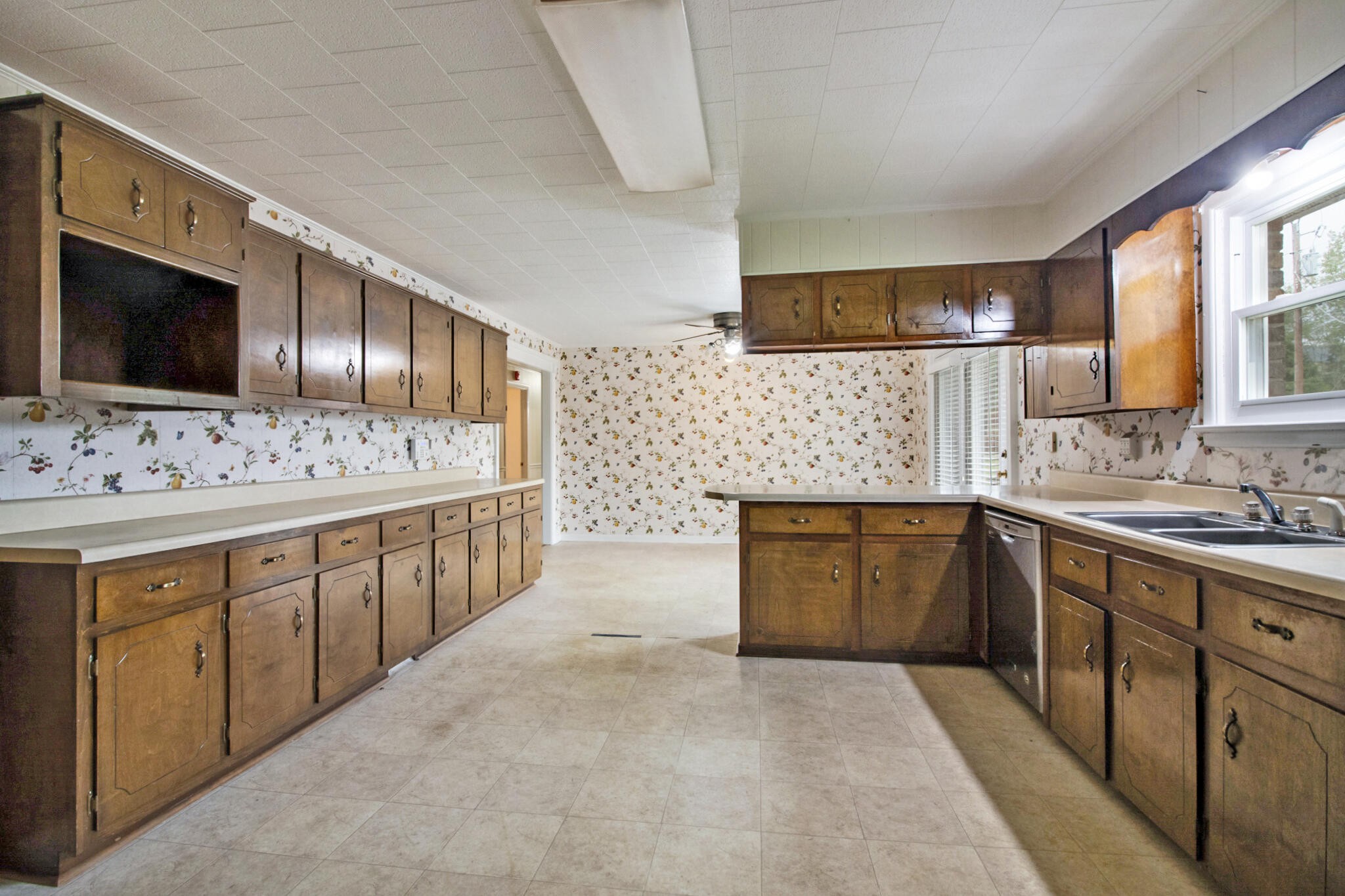 1228 Sequatchie Road Pikeville, TN 37367 - Photo 4 of 27 Gallery Image 4