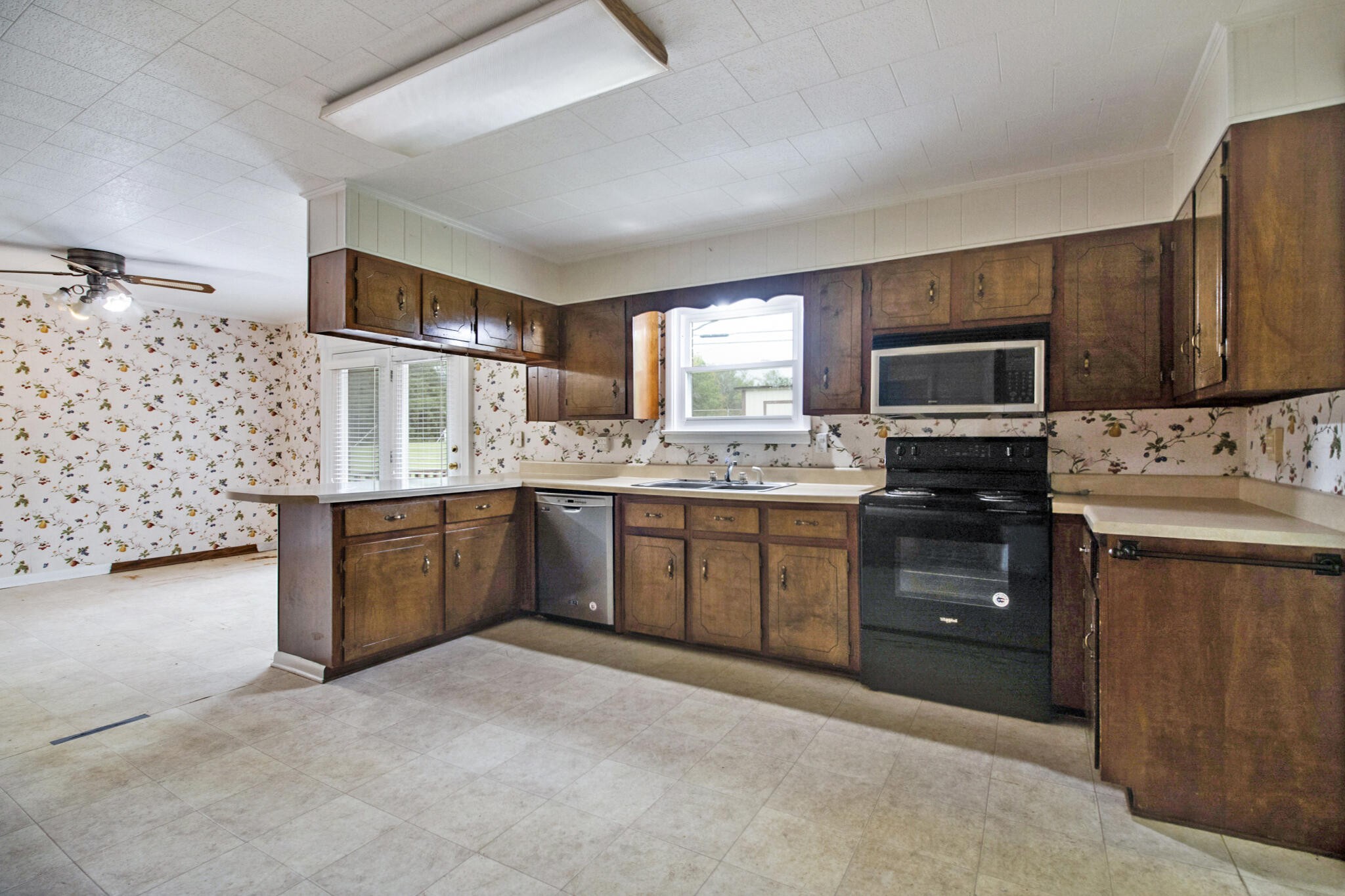 1228 Sequatchie Road Pikeville, TN 37367 - Photo 5 of 27 Gallery Image 5