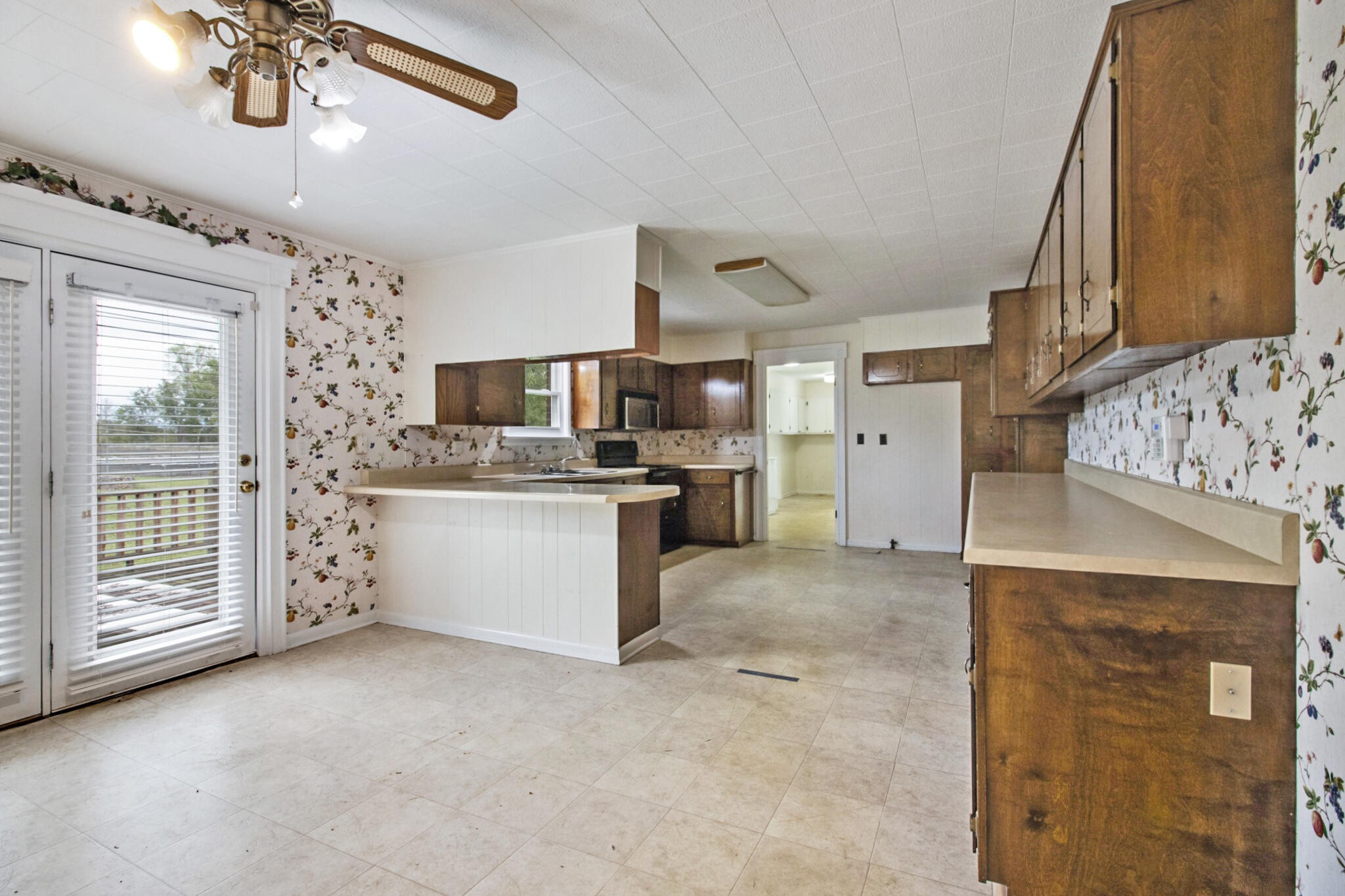 1228 Sequatchie Road Pikeville, TN 37367 - Photo 6 of 27 Gallery Image 6
