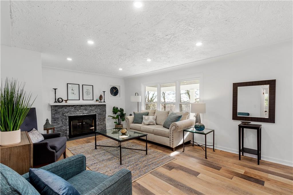 820 Old Thorn Run Road Coraopolis, PA 15108 - Photo 5 of 25 Gallery Image 5