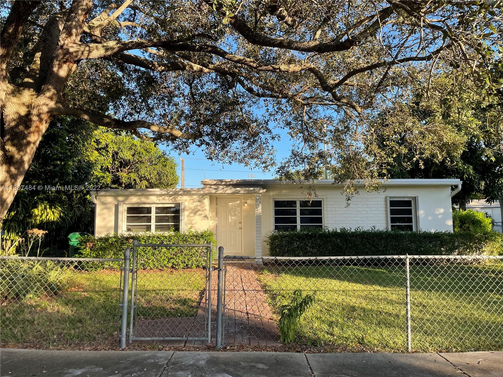 12435 Southwest 84th Avenue Road Miami, FL 33156 - Photo 2 of 16 Gallery Image 2