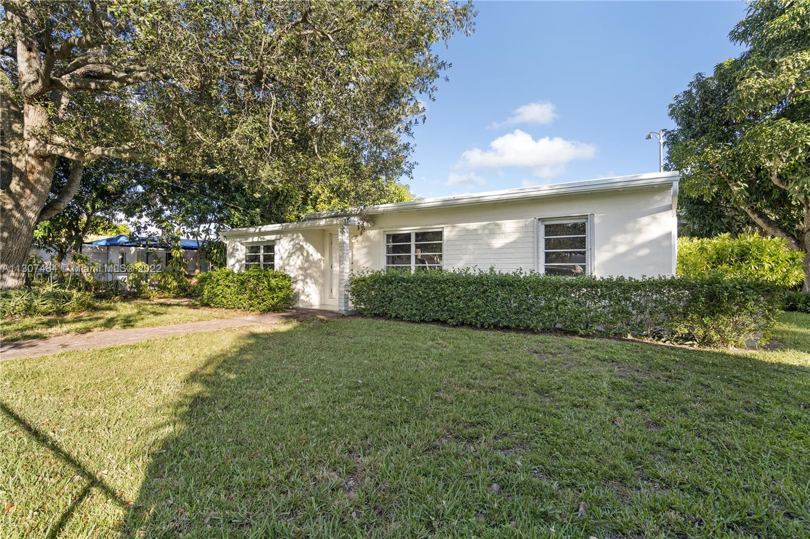 12435 Southwest 84th Avenue Road Miami, FL 33156 - Photo 3 of 16 Gallery Image 3