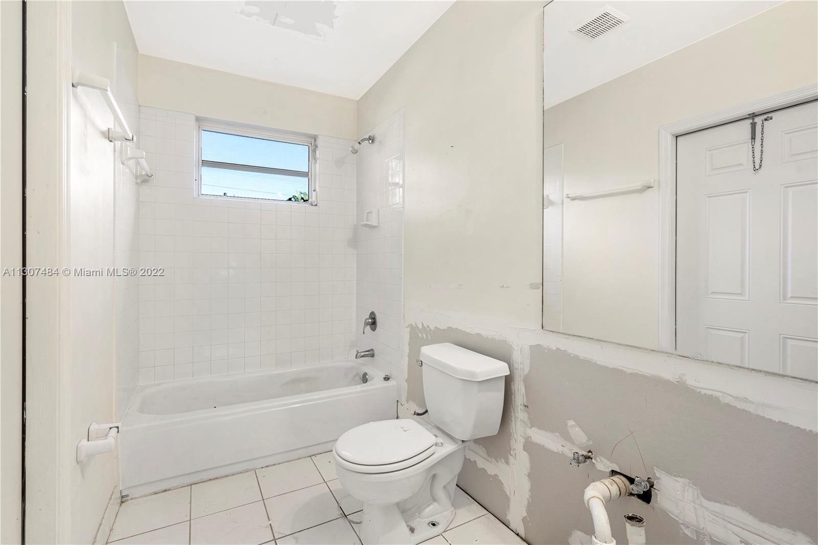 12435 Southwest 84th Avenue Road Miami, FL 33156 - Photo 9 of 16 Gallery Image 9