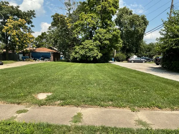 $14,800 | 13 West 30th Place, Steger, IL 60475