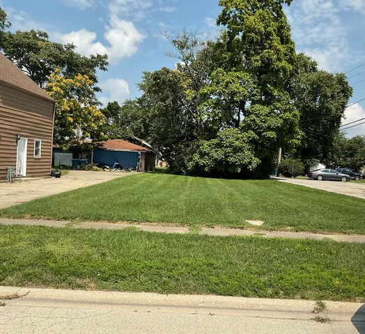 $14,800 | 13 West 30th Place, Steger, IL 60475