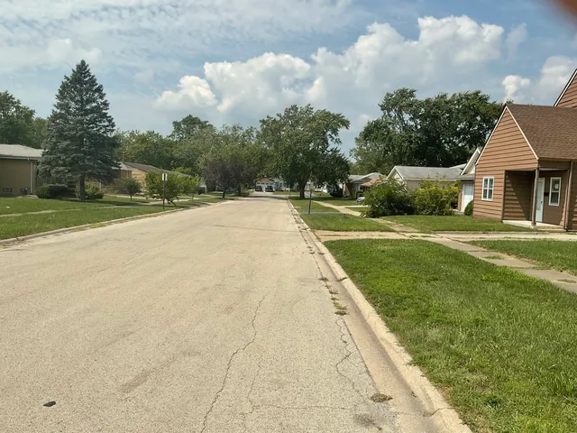 $14,800 | 13 West 30th Place, Steger, IL 60475
