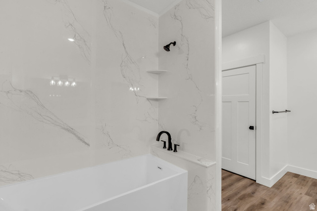 520 East 450th Street North Delta, UT 84624 - Photo 21 of 48 Full bath featuring a tub to relax in and light wood finished floors