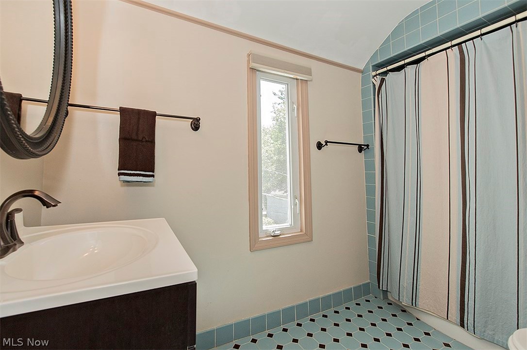 1409 Brainard Road Lyndhurst, OH 44124 - Photo 22 of 29