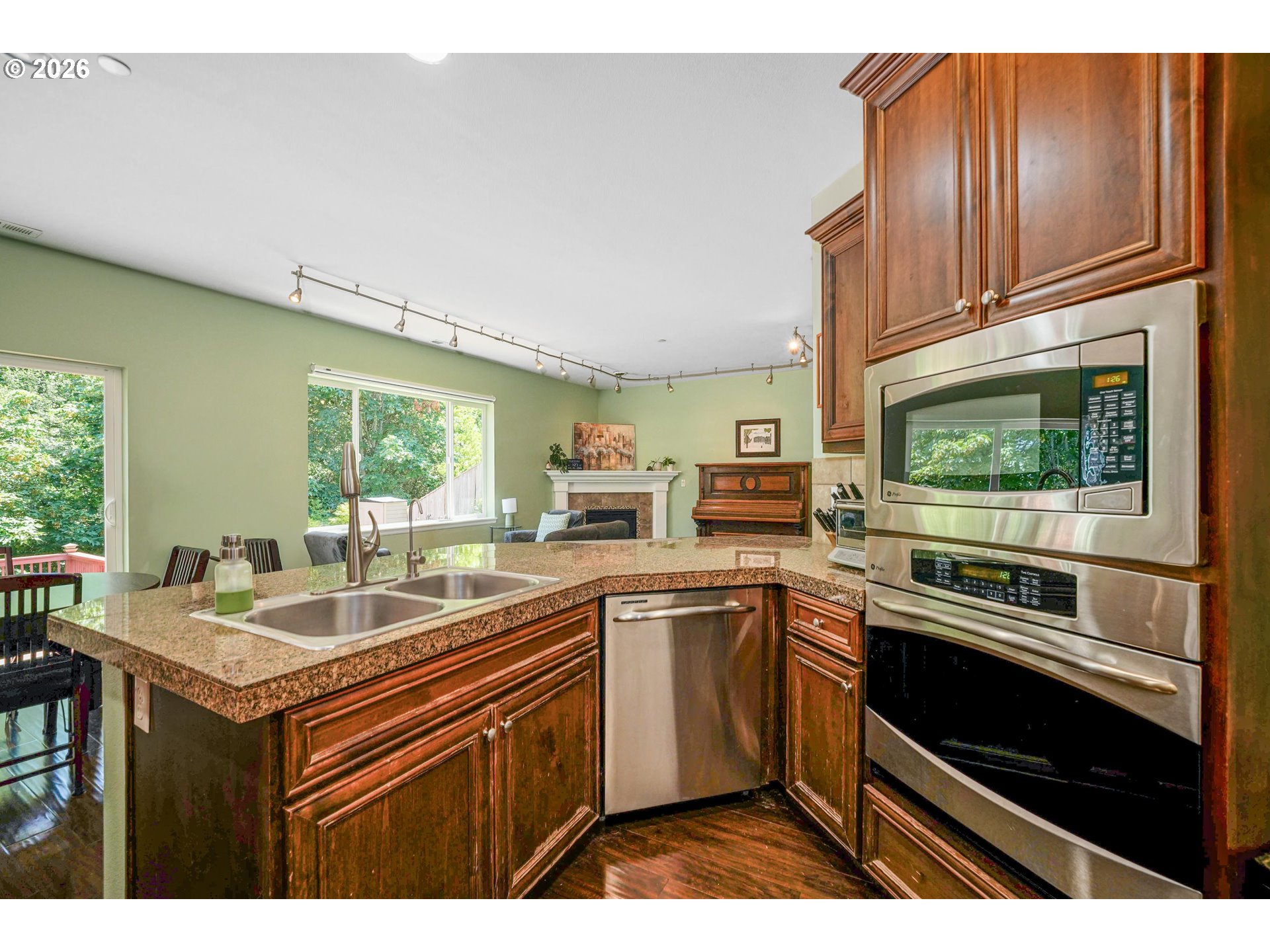 8156 Southwest 174th Terrace Beaverton, OR 97007 - Photo 12 of 41