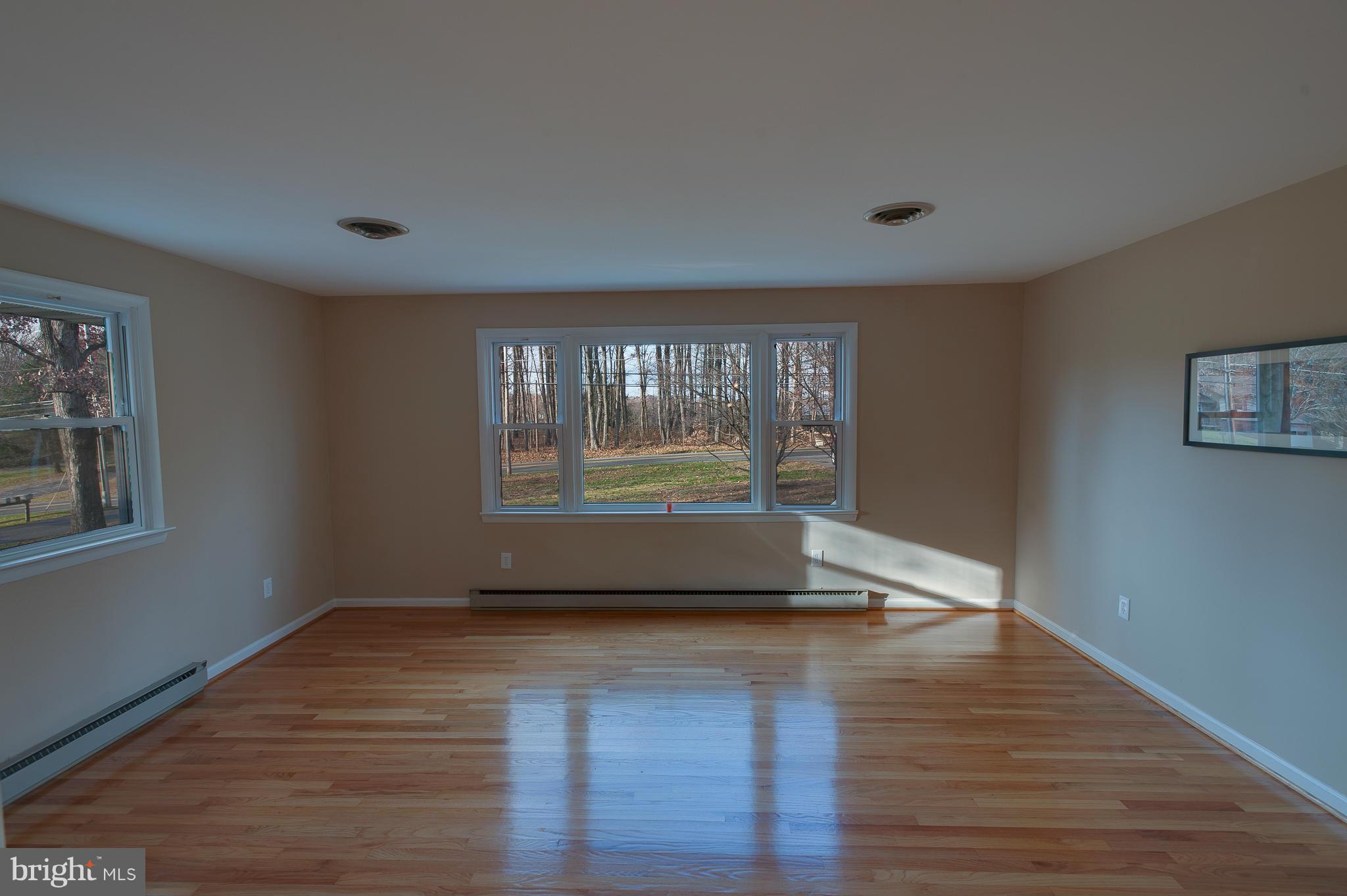3415 West Watersville Road Mount Airy, MD 21771 - Photo 10 of 24 Living Room