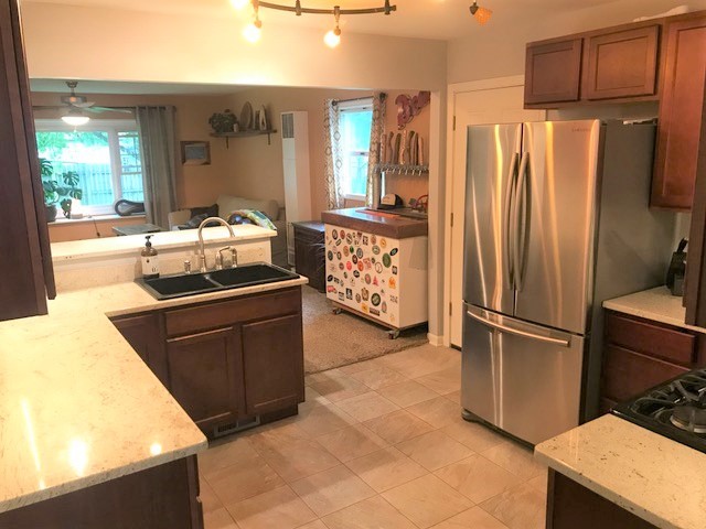57 Long Beach Road Montgomery, IL 60538 - Photo 2 of 13