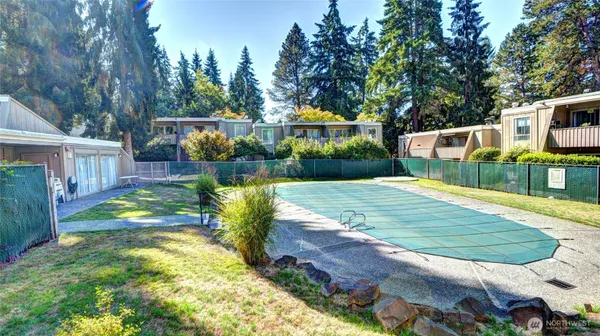 a view of a house with backyard