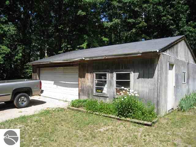 5400 Cedar Valley Road Traverse City, MI 49684 - Photo 14 of 15 1706829-13.JPG