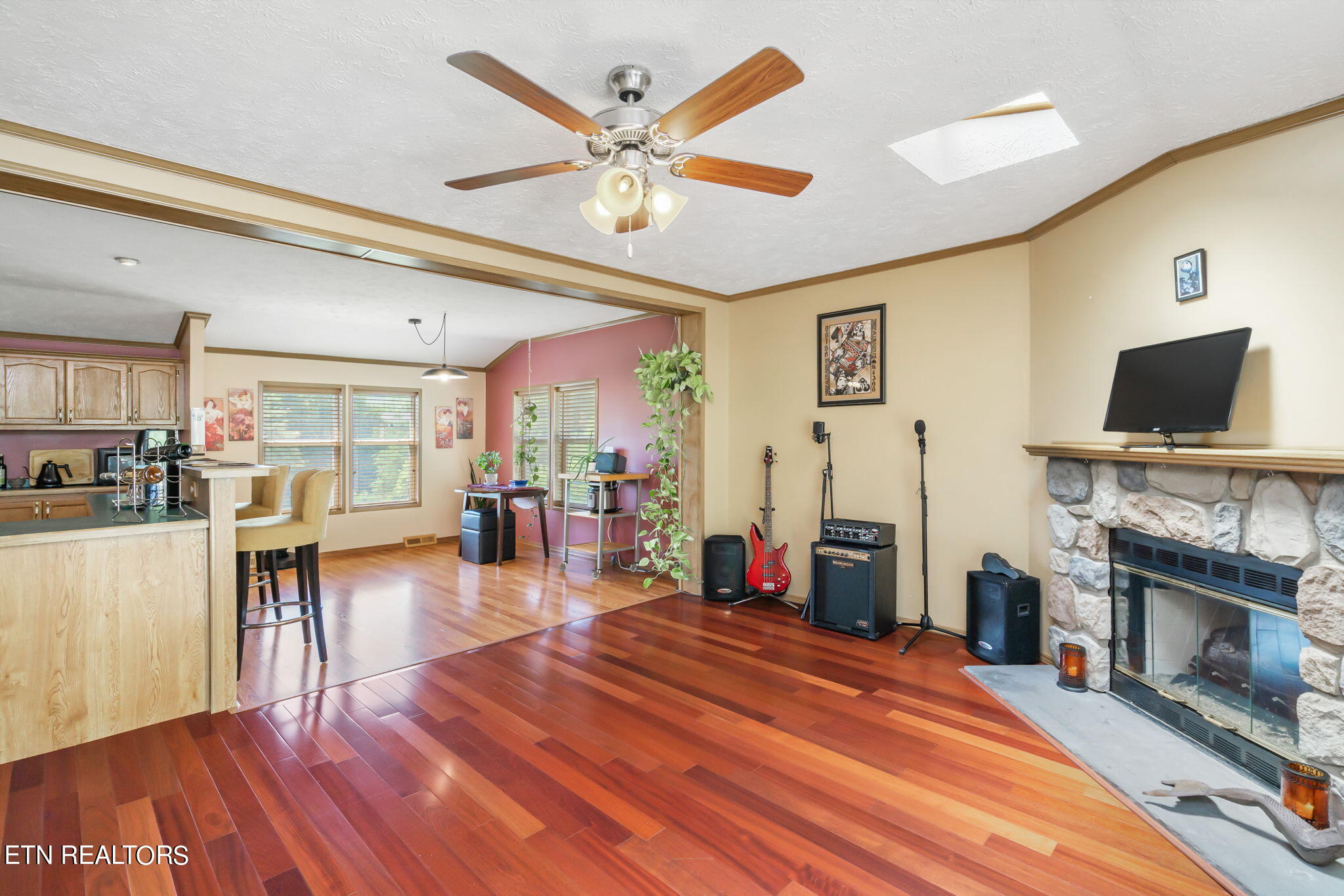 304 Comb Ridge Road Maynardville, TN 37807 - Photo 11 of 57 Living Room (1)