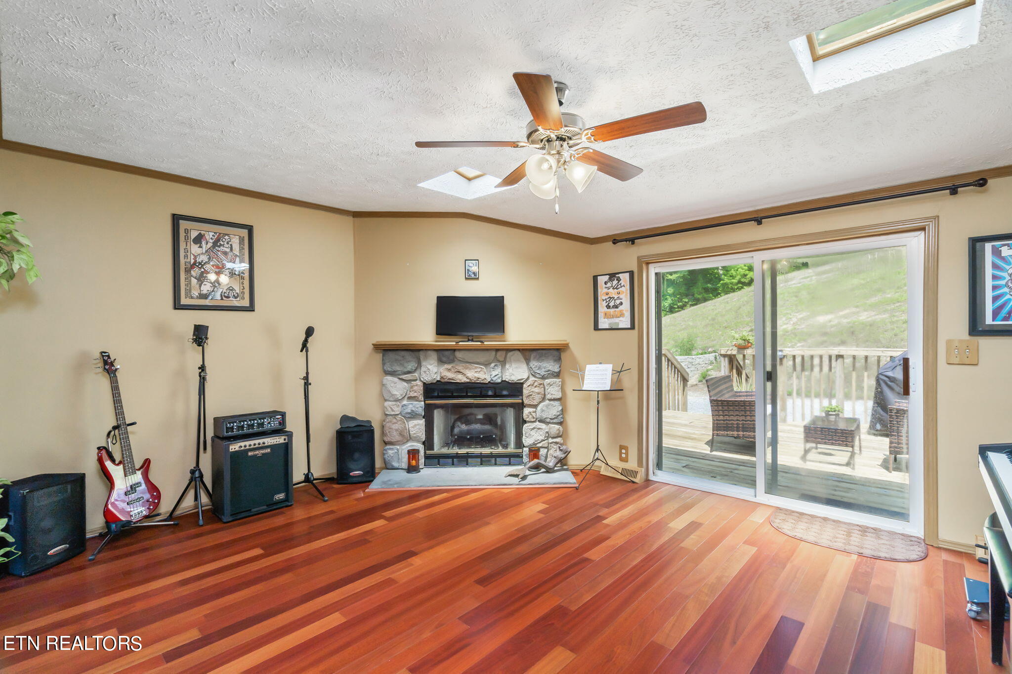 304 Comb Ridge Road Maynardville, TN 37807 - Photo 13 of 57 Living Room (3)