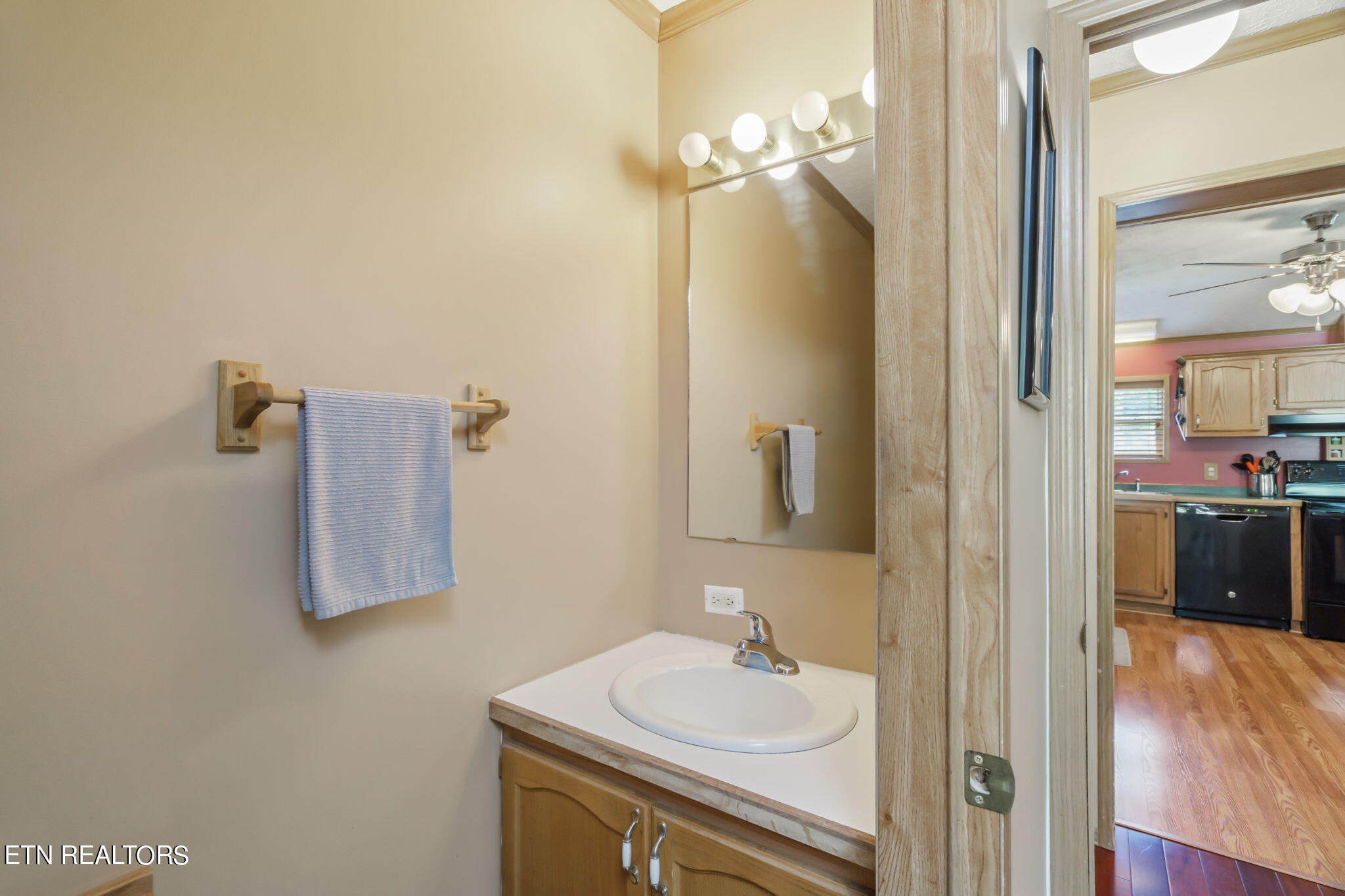 304 Comb Ridge Road Maynardville, TN 37807 - Photo 35 of 57 Bathroom 2