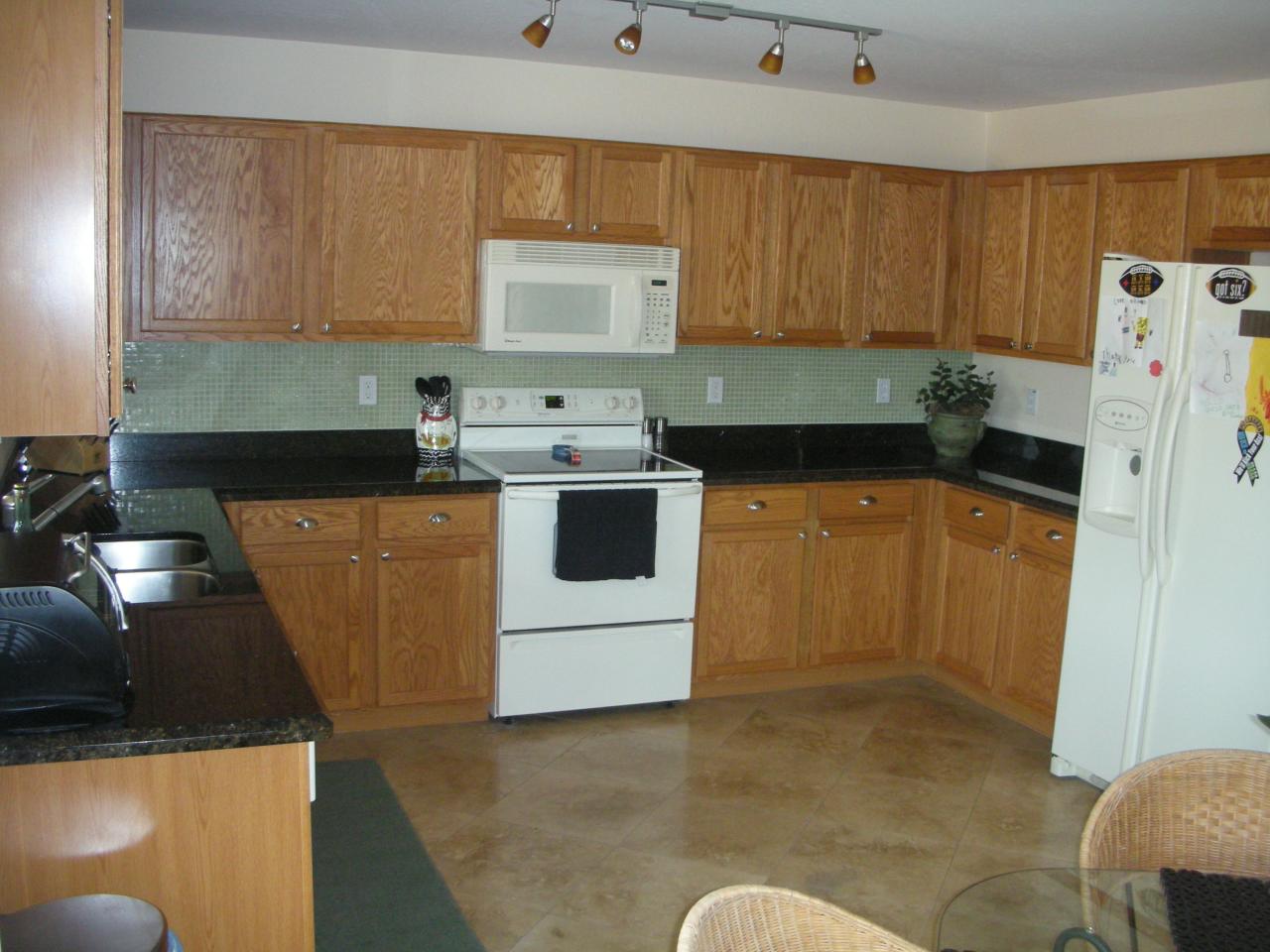 1714 East Harwell Road Phoenix, AZ 85042 - Photo 11 of 27 Kitchen 3