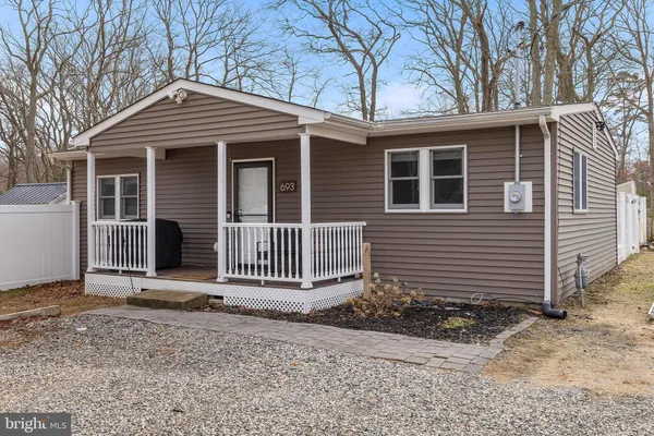$425,000 | 693 Lake Barnegat Drive North, Lanoka Harbor, NJ 08734