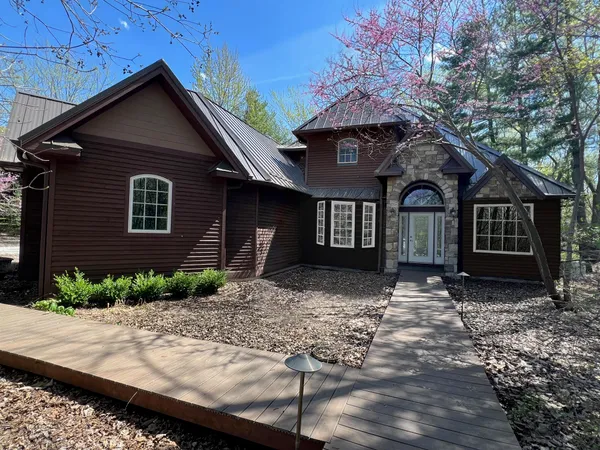 $999,000 | 5650 Lily Lane, Sawyer, MI 49125