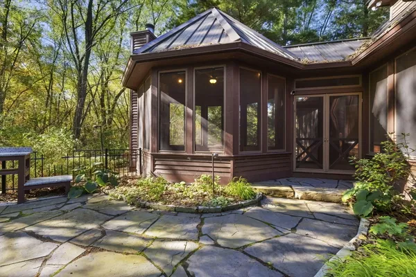 $999,000 | 5650 Lily Lane, Sawyer, MI 49125