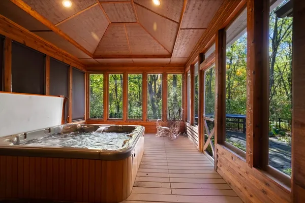 $999,000 | 5650 Lily Lane, Sawyer, MI 49125