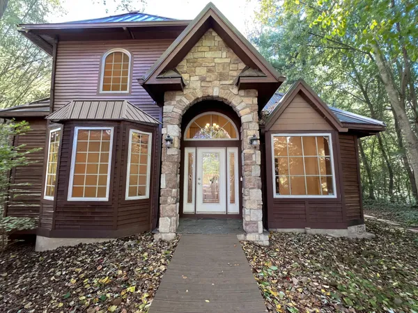 $999,000 | 5650 Lily Lane, Sawyer, MI 49125