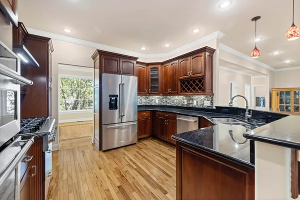 $999,000 | 5650 Lily Lane, Sawyer, MI 49125