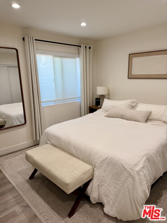 27 Anchorage Street, Unit B Marina del Rey, CA 90292 - Photo 13 of 15 a bedroom with a bed and a large mirror