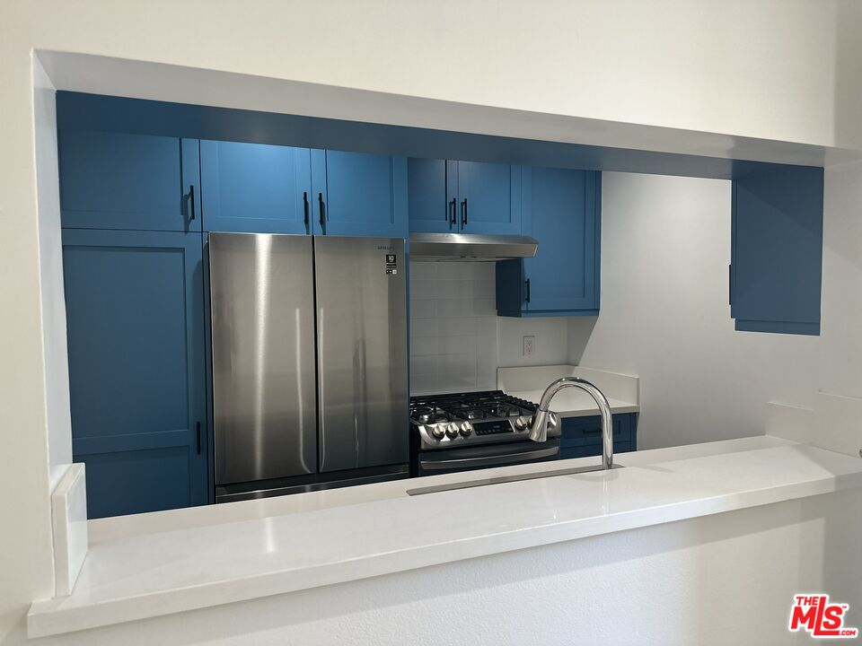 27 Anchorage Street, Unit B Marina del Rey, CA 90292 - Photo 3 of 15 a kitchen with a refrigerator and a sink