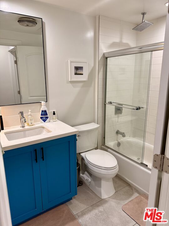 27 Anchorage Street, Unit B Marina del Rey, CA 90292 - Photo 6 of 15 a bathroom with a sink and a mirror
