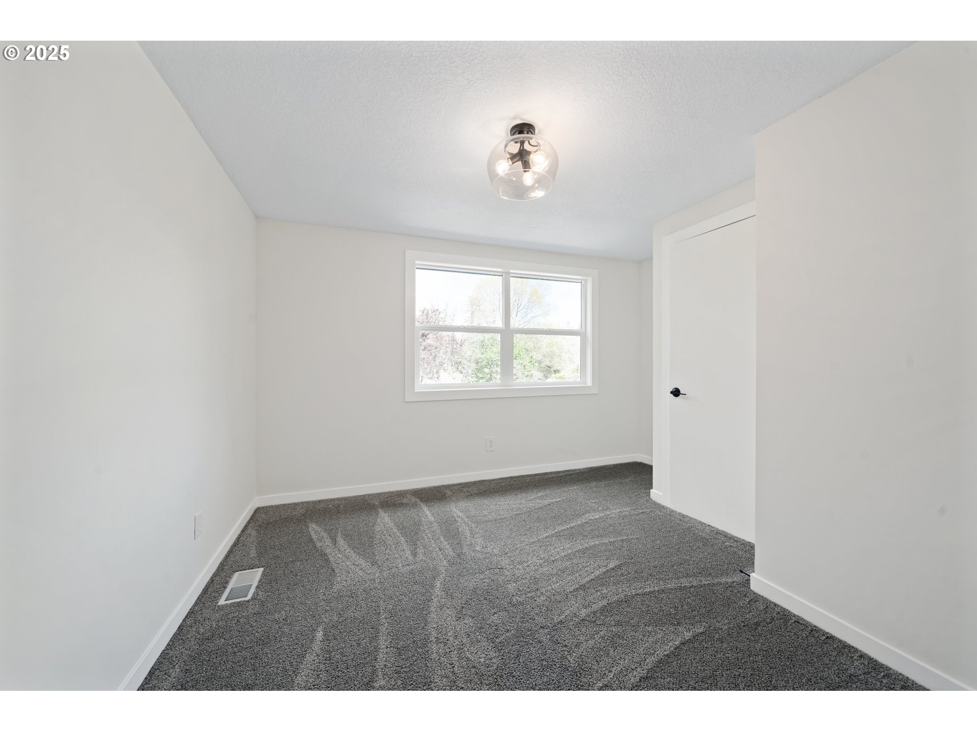 15040 Southwest Wheaton Lane Beaverton, OR 97007 - Photo 21 of 33